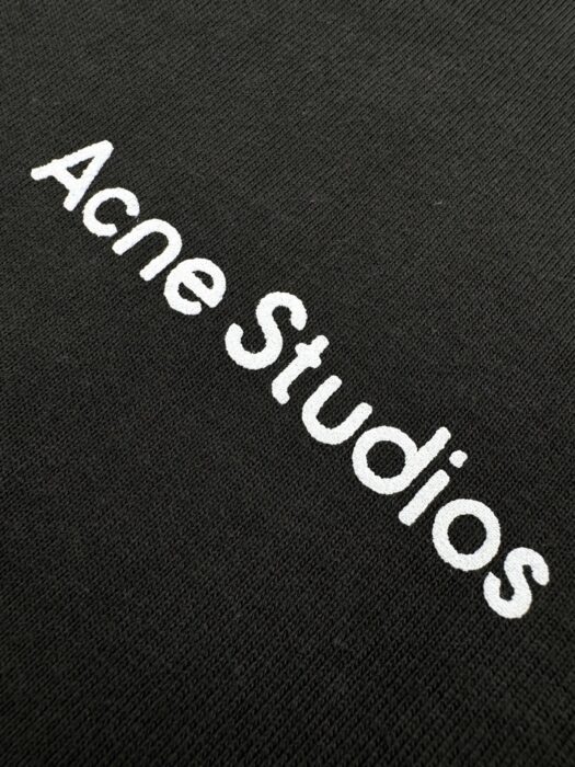 아크네스튜디오 블루 그라데이션 홀로그램 로고 반팔티 블랙 레플리카 미러급 SA급 S급 고퀄리티 하이엔드 최상급 의류 [남성여성공용] 11