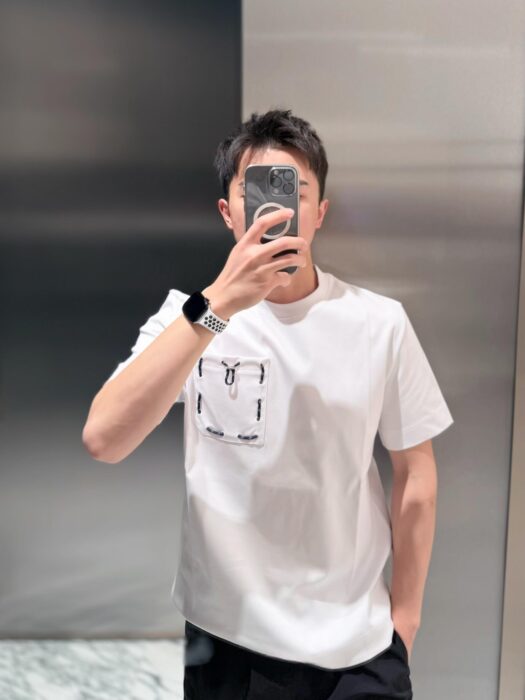 펜디 포켓 선 디자인 순색 반팔티 화이트 레플리카 미러급 SA급 S급 고퀄리티 하이엔드 최상급 의류 [남성여성공용]