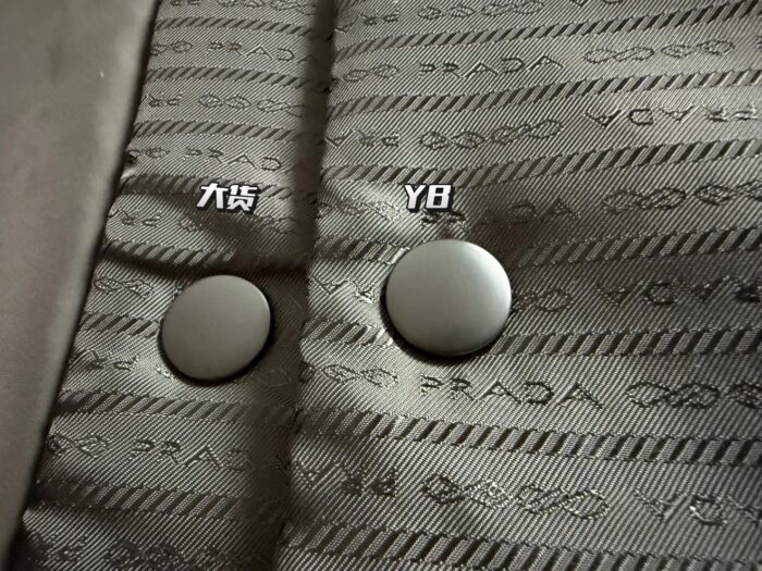 프라다 패딩 리나일론 베스트 블랙 조끼 레플리카 미러급 SA급 S급 고퀄리티 하이엔드 최상급 의류 [남성여성공용] 3