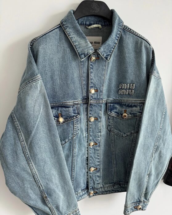 미우미우 블루종 데님 자켓 라이트 블루 레플리카 미러급 SA급 S급 고퀄리티 하이엔드 최상급 의류 [남성여성공용]