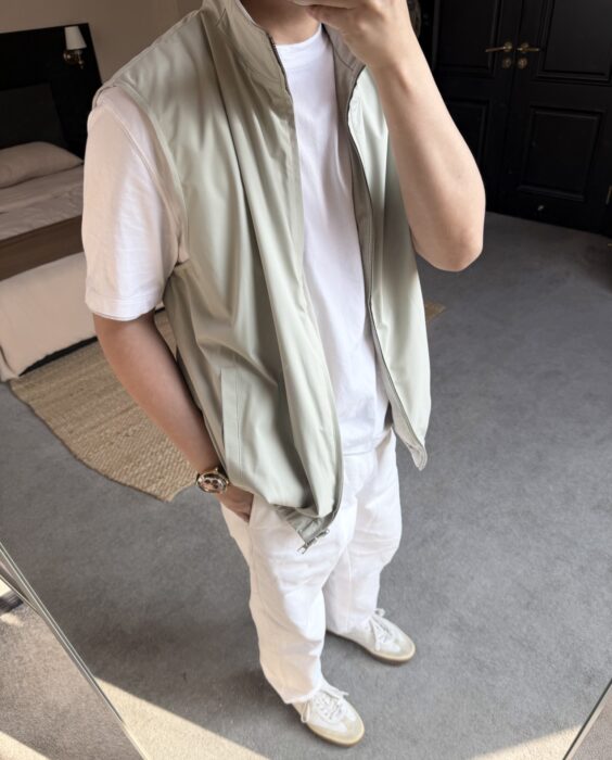 로로피아나 하이넥 집업 베스트 조끼 라이트 베이지 레플리카 미러급 SA급 S급 고퀄리티 하이엔드 최상급 의류 [남성]