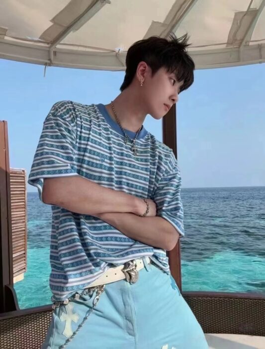 크롬하츠 십자가 스트라이프 반팔티 블루 레플리카 미러급 SA급 S급 고퀄리티 하이엔드 최상급 의류 [남성여성공용]