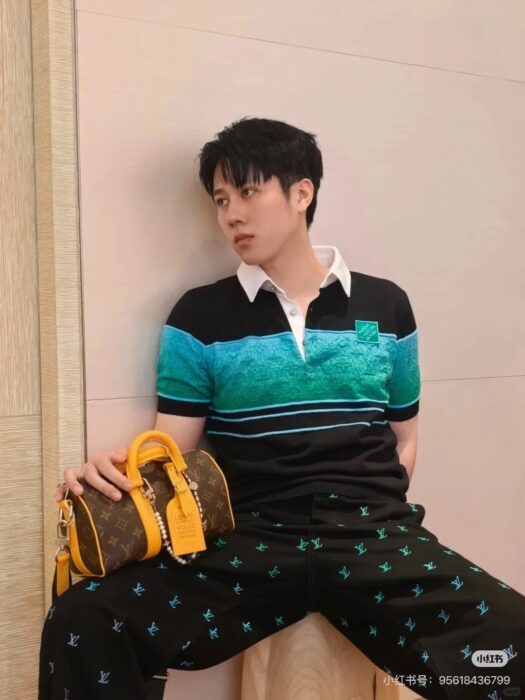 루이비통 이리데슨트 자카드 쇼트 슬리브드 폴로 반팔티 카라티 1AGTM2 레플리카 미러급 SA급 S급 고퀄리티 하이엔드 최상급 의류 [남성여성공용]