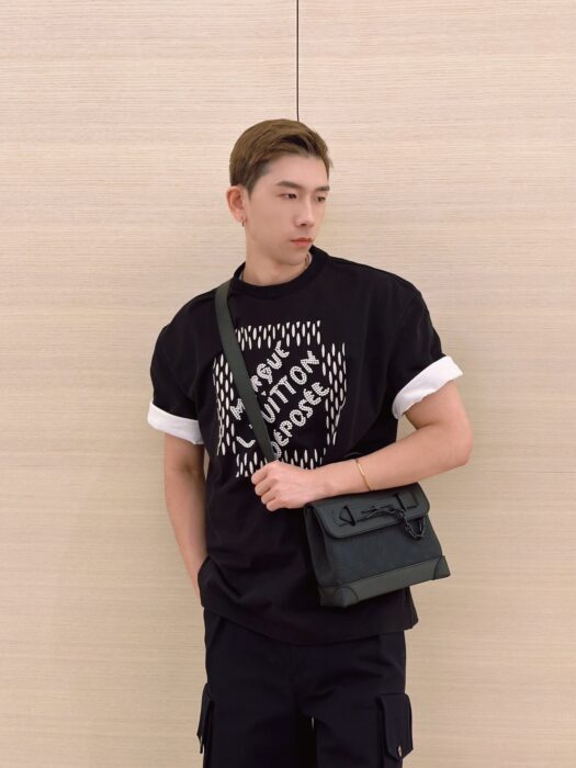 루이비통 구슬 모노그램 자수 반팔티 블랙 레플리카 미러급 SA급 S급 고퀄리티 하이엔드 최상급 의류 [남성여성공용]