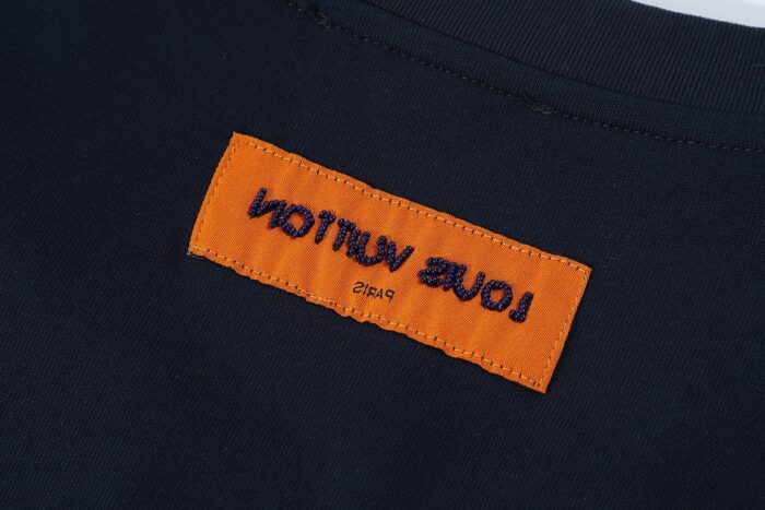 루이비통 구슬 모노그램 자수 반팔티 블랙 레플리카 미러급 SA급 S급 고퀄리티 하이엔드 최상급 의류 [남성여성공용] 15