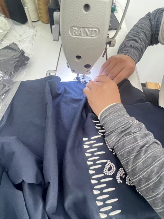 루이비통 구슬 모노그램 자수 반팔티 블랙 레플리카 미러급 SA급 S급 고퀄리티 하이엔드 최상급 의류 [남성여성공용] 6