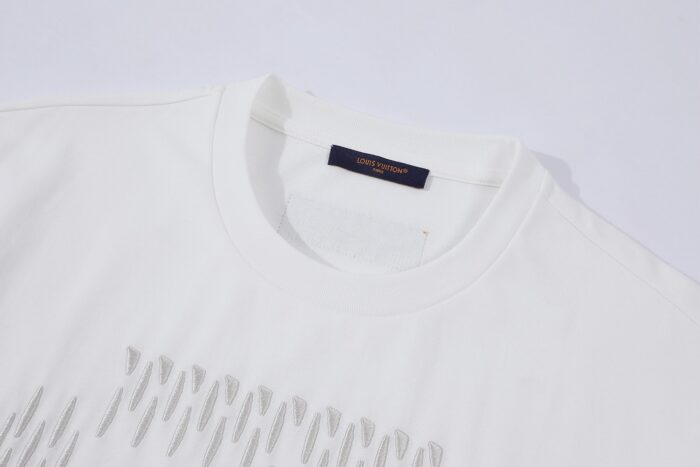 루이비통 구슬 모노그램 자수 반팔티 화이트 레플리카 미러급 SA급 S급 고퀄리티 하이엔드 최상급 의류 [남성여성공용] 5