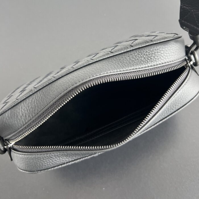 보테가베네타 스몰 인트레치아토 카메라 백 755923 블랙 잔짜임 스트랩 레플리카 미러급 SA급 S급 고퀄리티 최상급 하이엔드 가방 [남성여성공용] 3