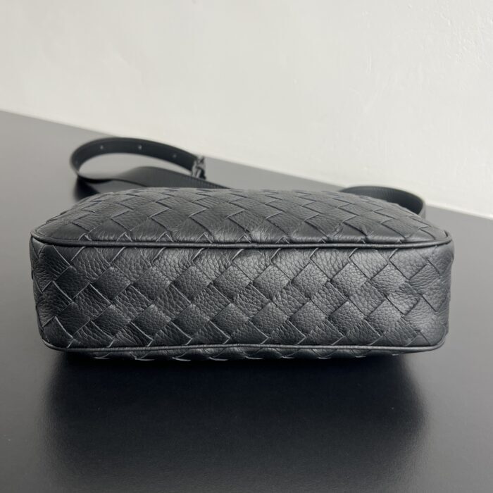 보테가베네타 스몰 인트레치아토 카메라 백 755923 블랙 잔짜임 스트랩 레플리카 미러급 SA급 S급 고퀄리티 최상급 하이엔드 가방 [남성여성공용] 5