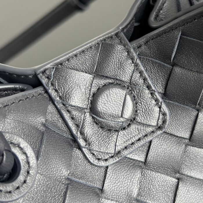 보테가베네타 스몰 파라슈트 796569 네이비 블랙 레플리카 미러급 SA급 S급 고퀄리티 최상급 하이엔드 가방 [여성] 9