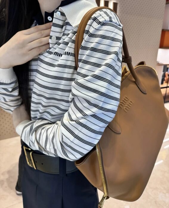 미우미우 코튼 저지 폴로 셔츠 아이보리 긴팔티 / 카라티 / 폴로티 레플리카 미러급 SA급 S급 고퀄리티 하이엔드 최상급 의류 [남성여성공용] 21