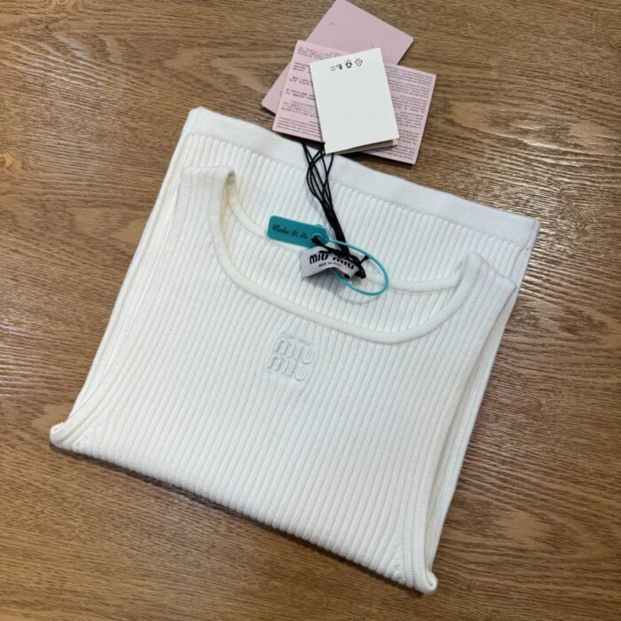 미우미우 자수 양털 민소매 나시 레플리카 미러급 SA급 S급 고퀄리티 하이엔드 최상급 의류 [여성] 2