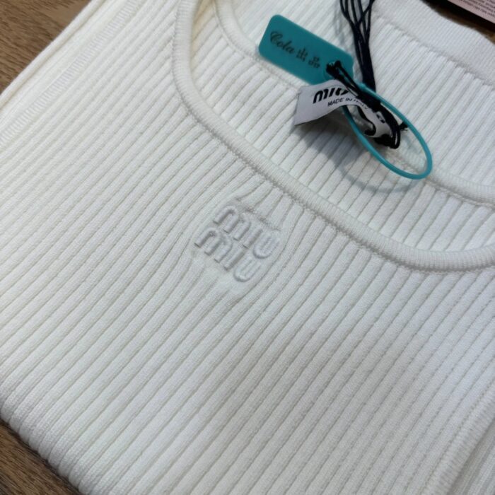 미우미우 자수 양털 민소매 나시 레플리카 미러급 SA급 S급 고퀄리티 하이엔드 최상급 의류 [여성] 3