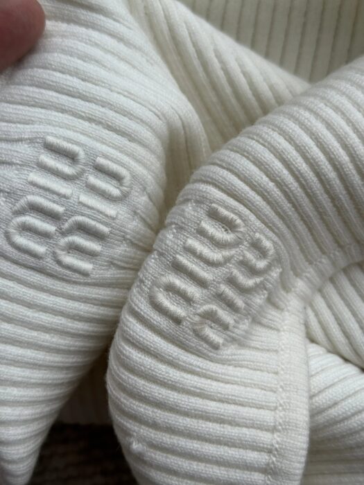 미우미우 자수 양털 민소매 나시 레플리카 미러급 SA급 S급 고퀄리티 하이엔드 최상급 의류 [여성] 6