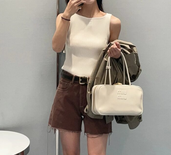 미우미우 자수 양털 민소매 나시 레플리카 미러급 SA급 S급 고퀄리티 하이엔드 최상급 의류 [여성] 11