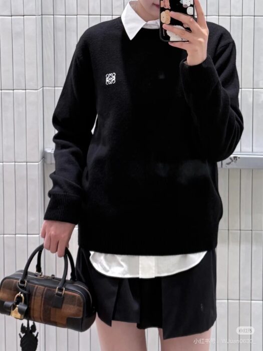 로에베 스몰 로고 자수 니트 블랙 레플리카 미러급 SA급 S급 고퀄리티 하이엔드 최상급 의류 [남성여성공용] 8