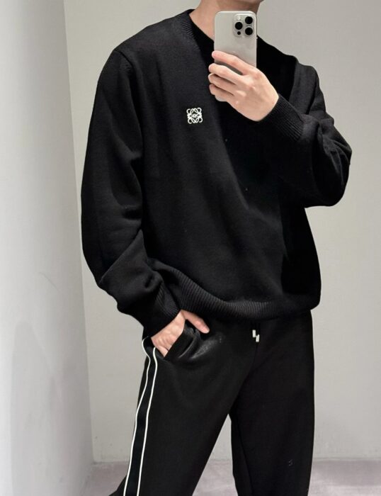 로에베 스몰 로고 자수 니트 블랙 레플리카 미러급 SA급 S급 고퀄리티 하이엔드 최상급 의류 [남성여성공용] 10