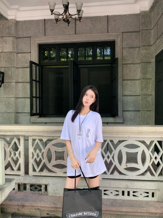 크롬하츠 스크롤 로고 티셔츠 화이트 반팔티 - 도쿄 한정 레플리카 미러급 SA급 S급 고퀄리티 하이엔드 최상급 의류 [남성여성공용] 2