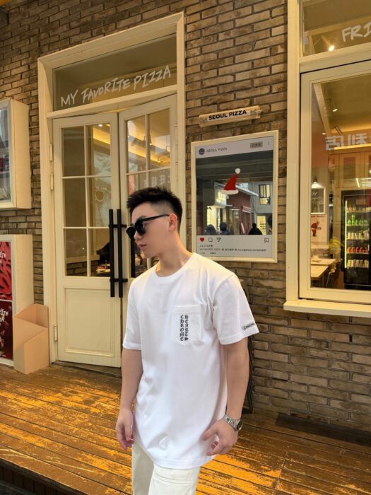 크롬하츠 스크롤 로고 티셔츠 화이트 반팔티 - 도쿄 한정 레플리카 미러급 SA급 S급 고퀄리티 하이엔드 최상급 의류 [남성여성공용]