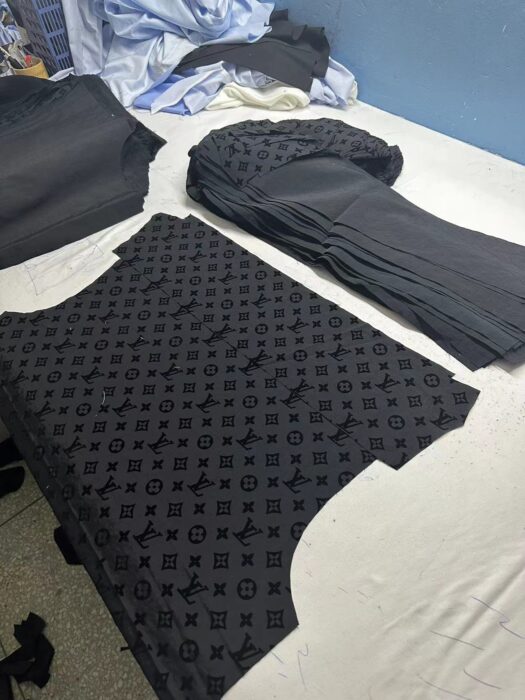 루이비통 모노그램 프라워 플록 긴팔 셔츠 레플리카 미러급 SA급 S급 고퀄리티 하이엔드 최상급 의류 [남성여성공용] 3