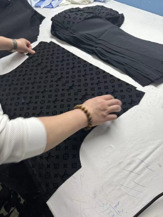 루이비통 모노그램 프라워 플록 긴팔 셔츠 레플리카 미러급 SA급 S급 고퀄리티 하이엔드 최상급 의류 [남성여성공용] 4