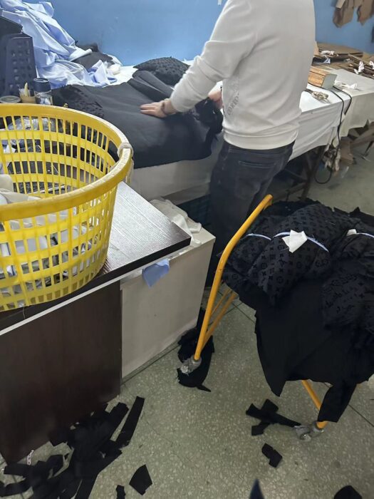 루이비통 모노그램 프라워 플록 긴팔 셔츠 레플리카 미러급 SA급 S급 고퀄리티 하이엔드 최상급 의류 [남성여성공용] 5