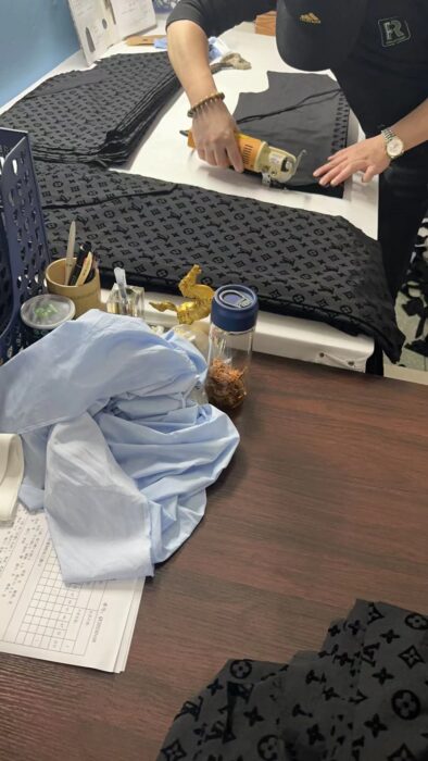 루이비통 모노그램 프라워 플록 긴팔 셔츠 레플리카 미러급 SA급 S급 고퀄리티 하이엔드 최상급 의류 [남성여성공용] 7