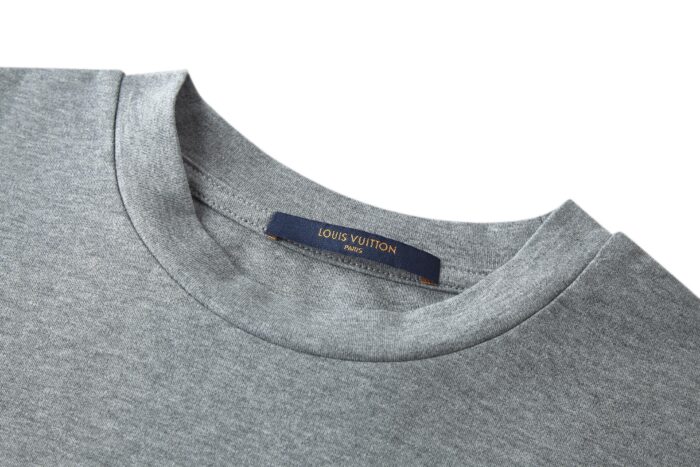 루이비통 가죽 라벨 베이직 순색 반팔티 그레이 레플리카 미러급 SA급 S급 고퀄리티 하이엔드 최상급 의류 [남성여성공용] 5