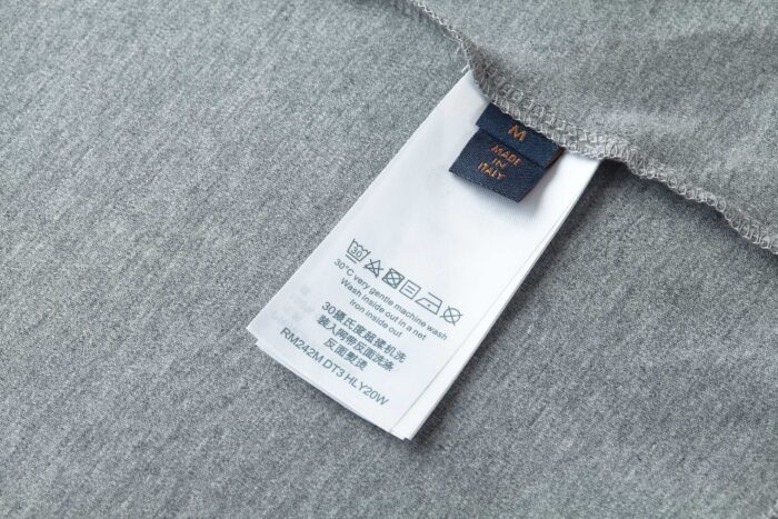 루이비통 가죽 라벨 베이직 순색 반팔티 그레이 레플리카 미러급 SA급 S급 고퀄리티 하이엔드 최상급 의류 [남성여성공용] 11