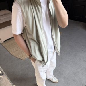 로로피아나 하이넥 집업 베스트 조끼 라이트 베이지 레플리카 미러급 SA급 S급 고퀄리티 하이엔드 최상급 의류 [남성]