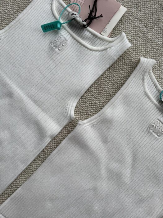 미우미우 자수 양털 민소매 나시 레플리카 미러급 SA급 S급 고퀄리티 하이엔드 최상급 의류 [여성] 5