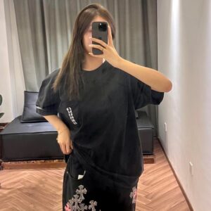 크롬하츠 스크롤 로고 티셔츠 블랙 반팔티 - 도쿄 한정 레플리카 미러급 SA급 S급 고퀄리티 하이엔드 최상급 의류 [남성여성공용]