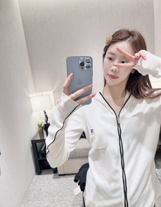 샤넬 25N 코코네쥬 후디드 집업 스웨터 후드집업 화이트 레플리카 미러급 SA급 S급 고퀄리티 하이엔드 최상급 의류 [여성] 2