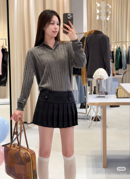 미우미우 캐시미어 스트라이프 자카드 폴로 / 카라티 / 긴팔티 다크 그레이 레플리카 미러급 SA급 S급 고퀄리티 하이엔드 최상급 의류 [여성]