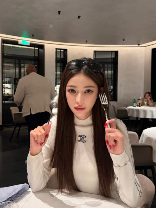 샤넬 CC로고 반하이넥 울 니트 화이트 레플리카 미러급 SA급 S급 고퀄리티 하이엔드 최상급 의류 [여성]