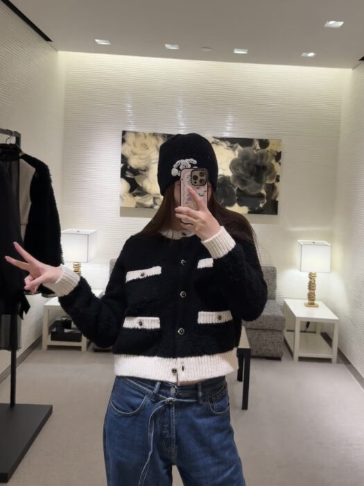 샤넬 25K 울 배색 가디건 4포켓 블랙 레플리카 미러급 SA급 S급 고퀄리티 하이엔드 최상급 의류 [여성]
