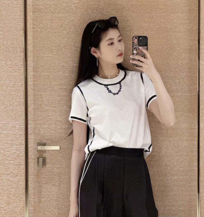 루이비통 아웃라인 프린트 티셔츠 반팔티 화이트 1AJIYU 레플리카 미러급 SA급 S급 고퀄리티 하이엔드 최상급 의류 [여성] 2