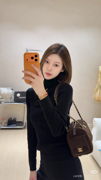 샤넬 25K 울 하이넥 니트 나비매듭 블랙 레플리카 미러급 SA급 S급 고퀄리티 하이엔드 최상급 의류 [여성] 2