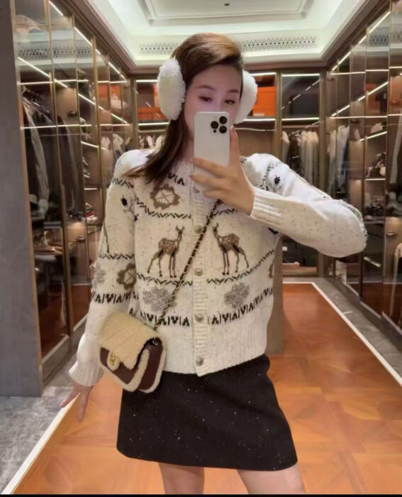 샤넬 25N 사슴 자카드 캐시미어 가디건 화이트 레플리카 미러급 SA급 S급 고퀄리티 하이엔드 최상급 의류 [여성]