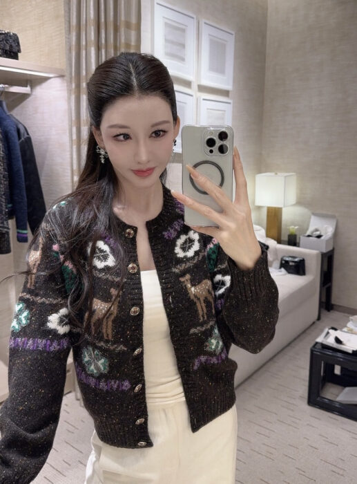 샤넬 25N 사슴 자카드 캐시미어 가디건 다크 브라운 레플리카 미러급 SA급 S급 고퀄리티 하이엔드 최상급 의류 [여성]