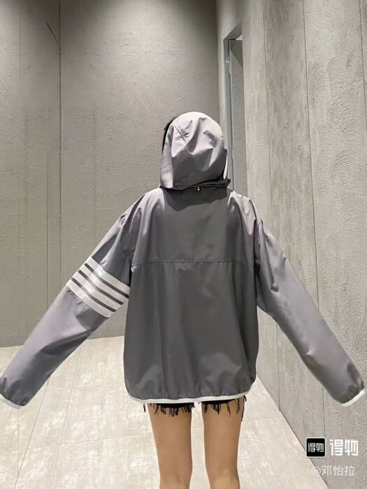 톰브라운 클래식 사선 바람막이 그레이 레플리카 미러급 SA급 S급 고퀄리티 하이엔드 최상급 의류 [남성여성공용] 20