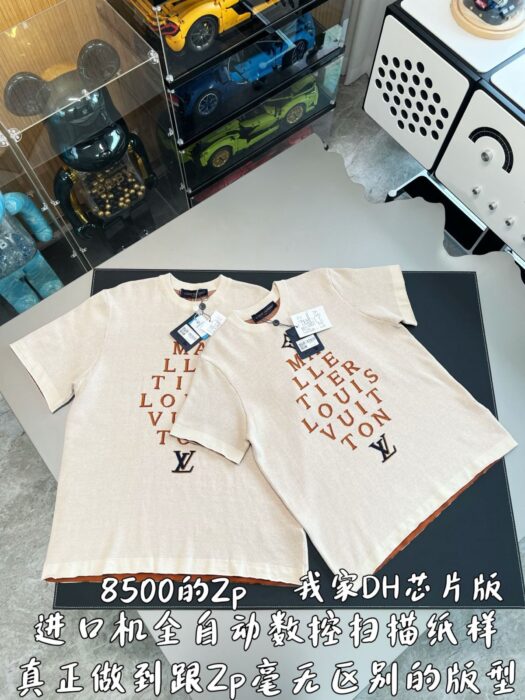 루이비통 쇼트 슬리브드 시크니처 크루넥 니트 반팔티 베이지 1AK6YS 레플리카 미러급 SA급 S급 고퀄리티 하이엔드 최상급 의류 [남성여성공용] 4