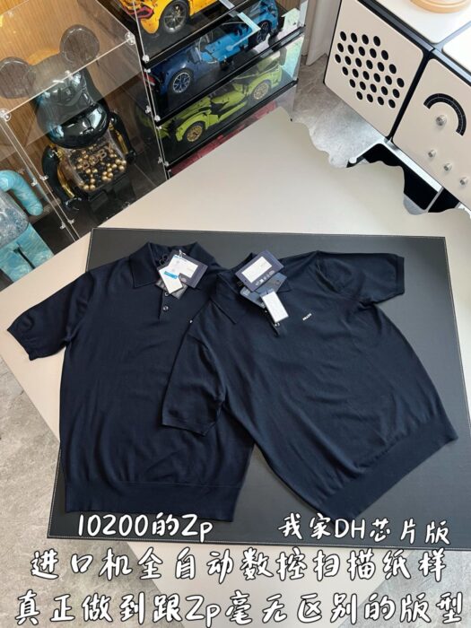 프라다 니트 반팔티 폴로 카라티 블랙 UMF148SOOO18DY F0008 레플리카 미러급 SA급 S급 고퀄리티 하이엔드 최상급 의류 [남성여성공용] 5