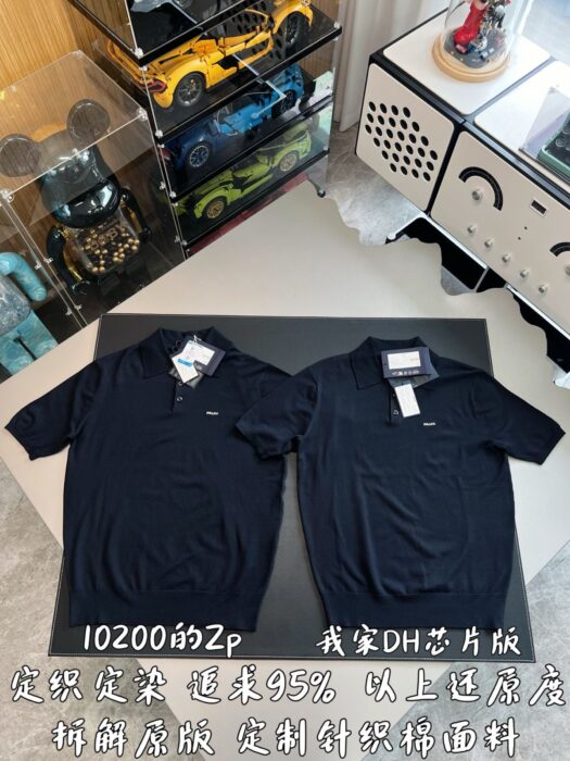 프라다 니트 반팔티 폴로 카라티 블랙 UMF148SOOO18DY F0008 레플리카 미러급 SA급 S급 고퀄리티 하이엔드 최상급 의류 [남성여성공용] 3