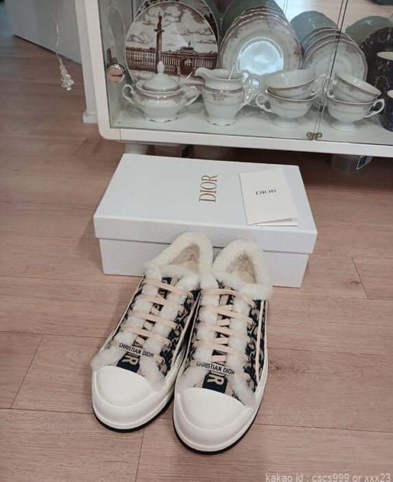 디올 양털 스니커즈 2