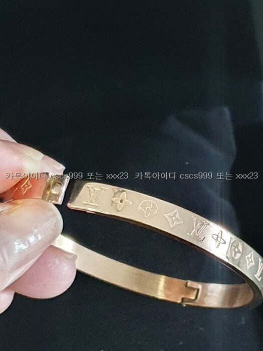 루이비통 팔찌 2