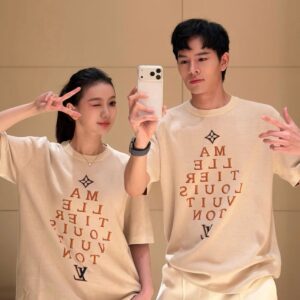 루이비통 쇼트 슬리브드 시크니처 크루넥 니트 반팔티 베이지 1AK6YS 레플리카 미러급 SA급 S급 고퀄리티 하이엔드 최상급 의류 [남성여성공용]