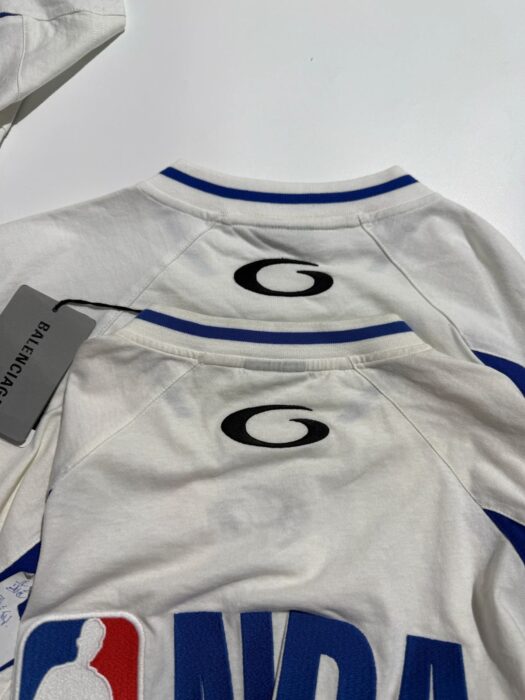 발렌시아가 NBA 화이트 블루 배색 오버핏 반팔 티셔츠 레플리카 미러급 SA급 S급 고퀄리티 하이엔드 최상급 의류 [남성여성공용] 5