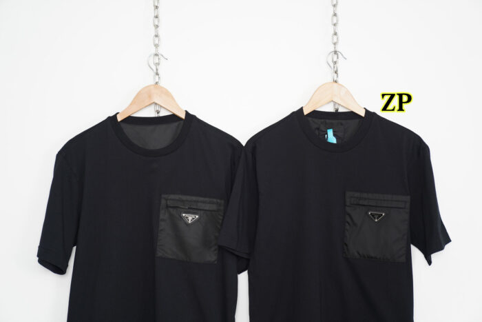 프라다 이음 포켓 세모 모노그램 반팔티 블랙 레플리카 미러급 SA급 S급 고퀄리티 하이엔드 최상급 의류 [남성여성공용] 5
