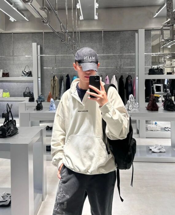 발렌시아가 자수 후드 집업 워싱 블랙 오버사이즈 레플리카 미러급 SA급 S급 고퀄리티 하이엔드 최상급 의류 [남성여성공용] 9
